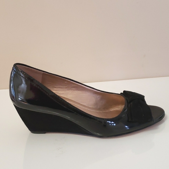 BCBGeneration Vegan Leather & Suede Wedge Peep Toe Heels GUC 8.5 - Picture 6 of 13